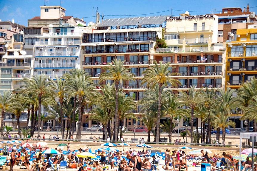 Gemoedelijk hotel op 30m van het Poniente strand