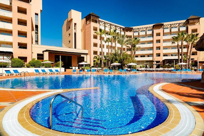 Viersterren hotel met geweldig buitenzwembad