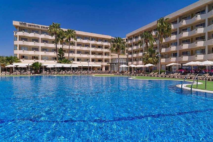4-Sterne-Hotel mit großem Pool
