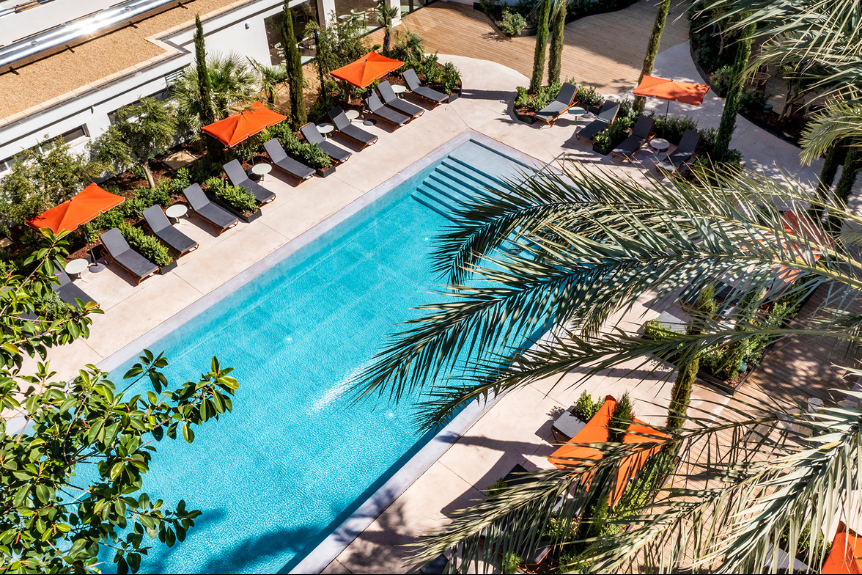 Schönes Hotel 250 m vom Strand entfernt und in der Nähe des alten Zentrums