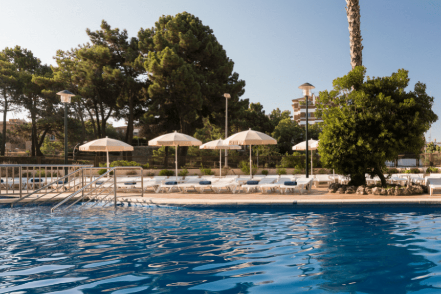 Lloret_de_Mar_HTop_Royal_Star_Parasols