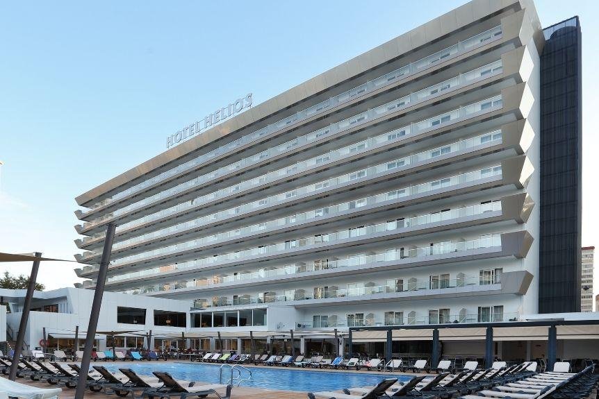 Hotel Helios is een populair en gezellig 4-sterrenhotel in de toeristenwijk Levante in Benidorm!